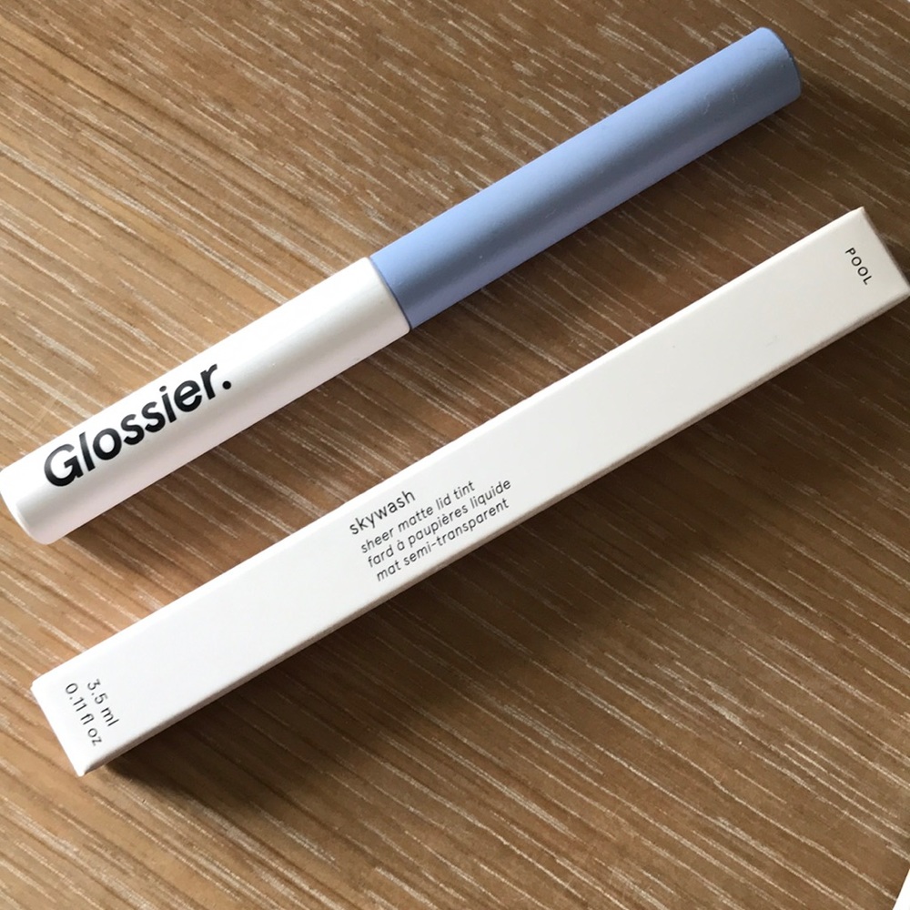 Glossier Matte Lid Tint Skywash Sheer
